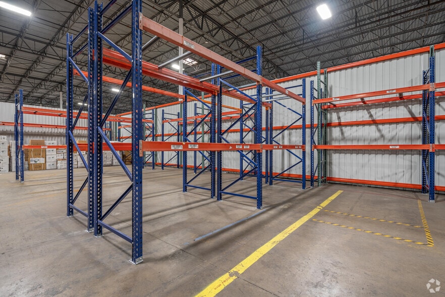 More Photos Of 7250 W 43rd St, Houston Warehouse For Lease