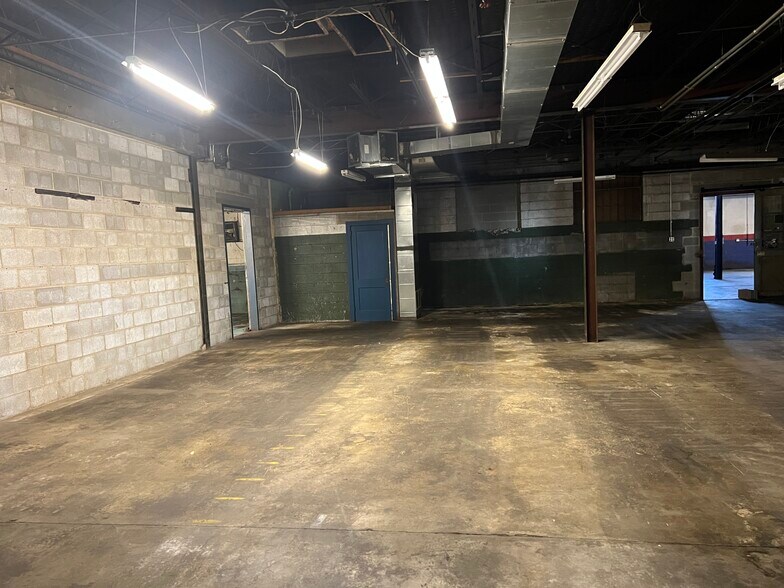 More Photos Of 60 E Rock St, Harrisonburg Light Distribution For Lease