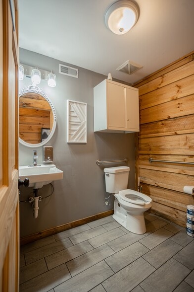 More Photos Of 5223 Columbus Ave, Anderson Storefront Retail Residential For Sale