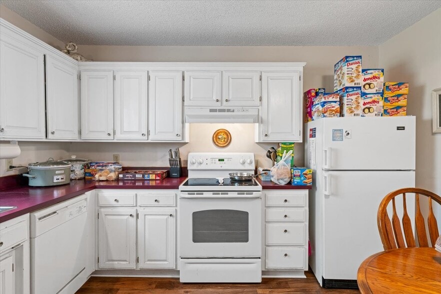 More Photos Of 3043 E Van Buren, Eureka Springs Hotel For Sale