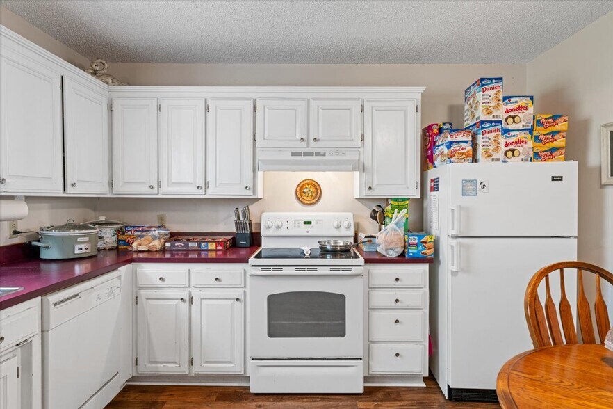 More Photos Of 3043 E Van Buren, Eureka Springs Hotel For Sale