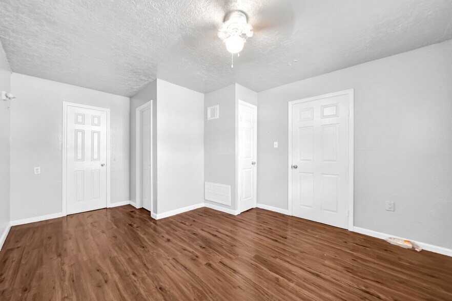 More Photos Of 6205 Jackson Rd, Hitchcock Apartments For Sale