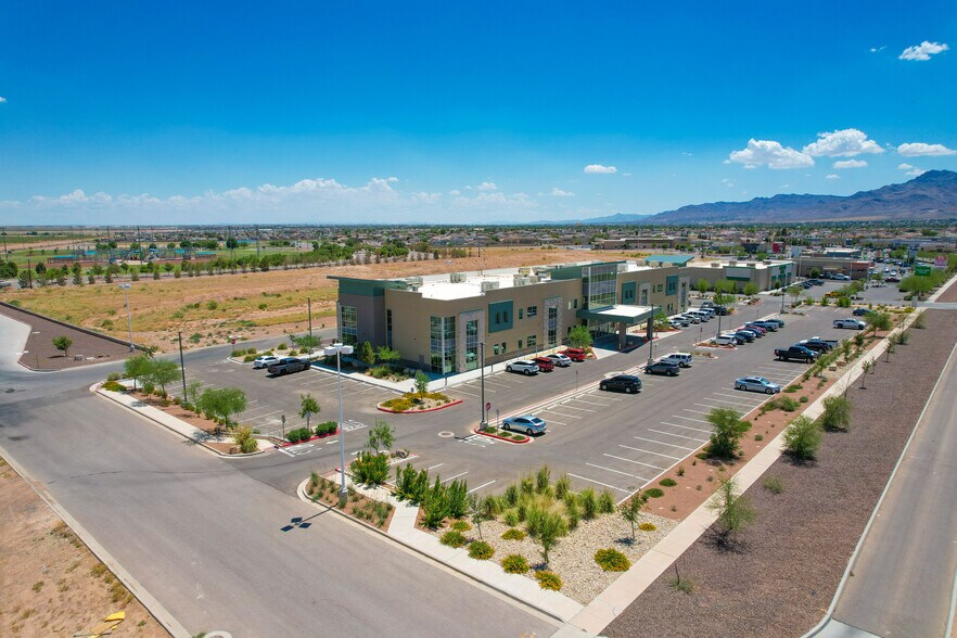 More Photos Of 11450 Gateway N Blvd, El Paso Hospital For Lease