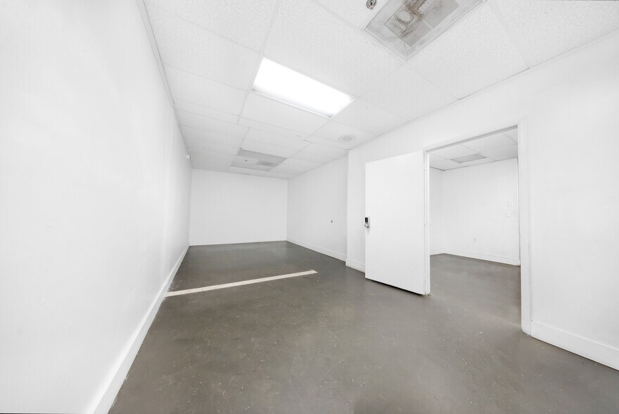 More Photos Of 2601 NW 105th Ave, Miami Warehouse For Sale
