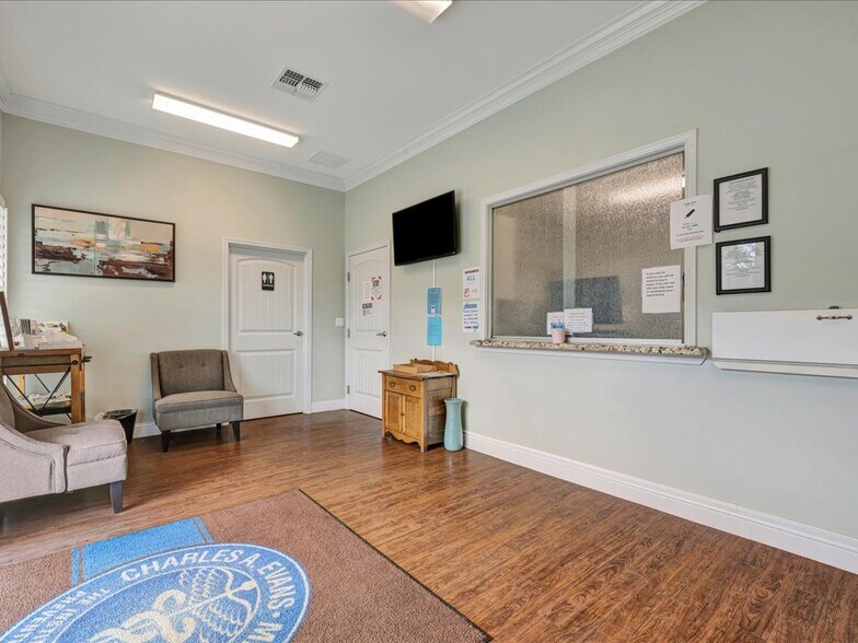More Photos Of 203 Christie Dr, Lufkin Healthcare For Sale