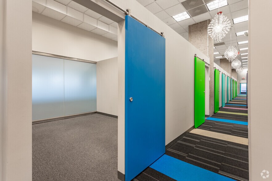 More Photos Of 8001 Lincoln Ave, Skokie Office Residential For Lease