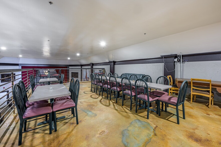 More Photos Of 523 Walnut St, Columbus Storefront Retail Office For Sale