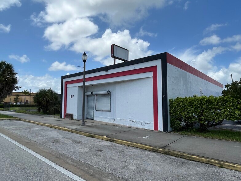 More Photos Of 1917 N Dixie Hwy, West Palm Beach Storefront Retail Office For Lease
