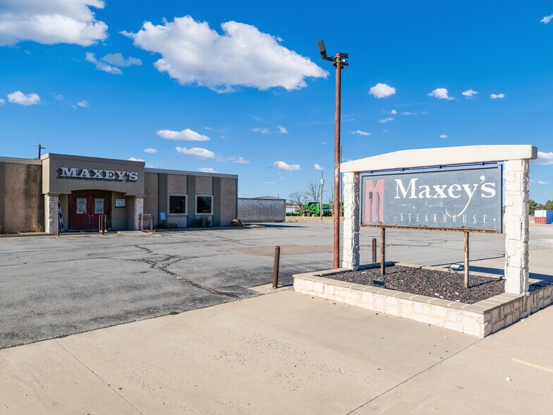 More Photos Of 7789 US-83, Wheeler General Retail For Sale