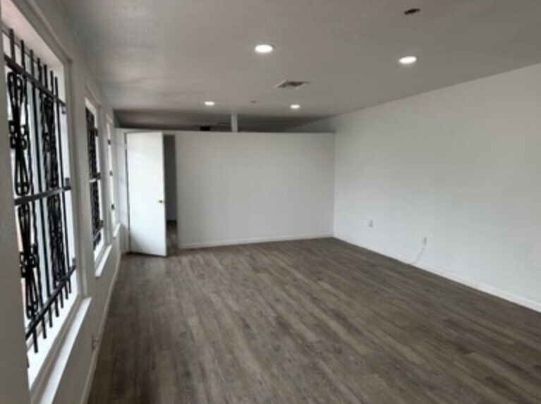 More Photos Of 7001 Weaver Rd, Houston Manufacturing For Sale