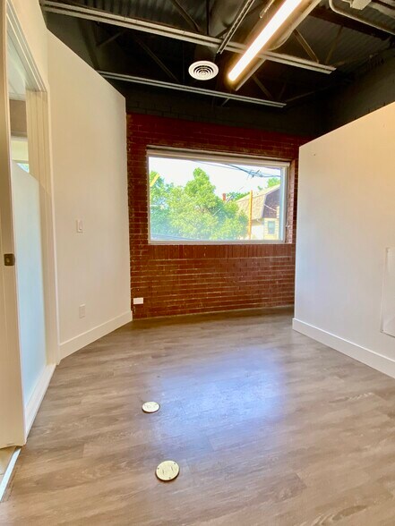 More Photos Of 1035 Pearl St, Boulder Office For Sale