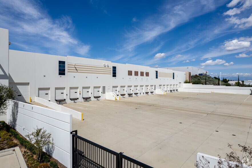 More Photos Of 2565 Sampson Ave, Corona Unknown For Lease