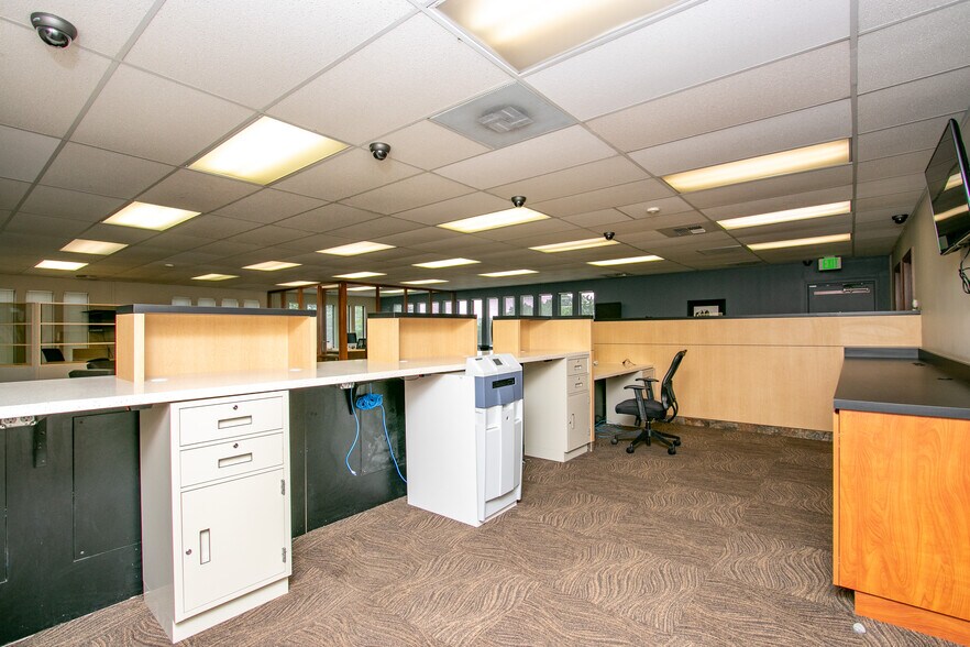 More Photos Of 4750 Granby Cir, Colorado Springs Bank For Sale