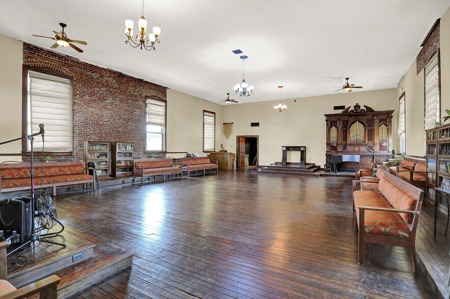 More Photos Of 111 S Walnut St, Edinburgh Theater Concert Hall For Sale