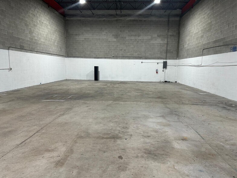 More Photos Of 1701-1739 NW 79th Ave, Doral Warehouse For Lease