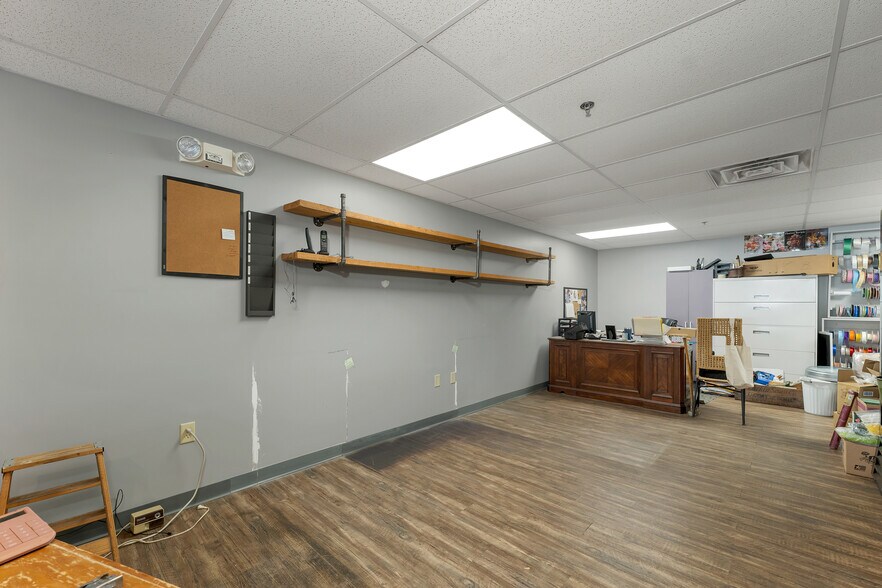 More Photos Of 45 Londonderry Tpke, Hooksett Office For Lease