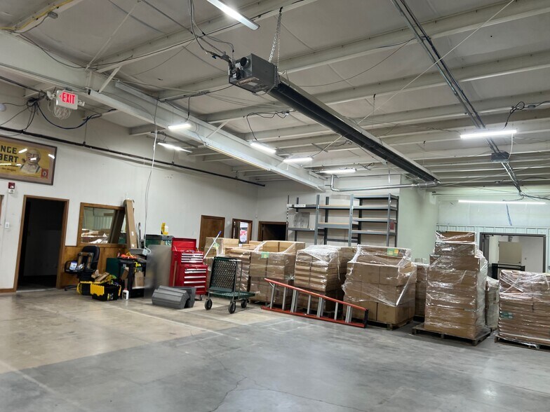 More Photos Of 374 Industrial Park Dr, Boone Showroom For Lease