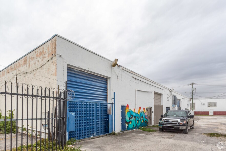 More Photos Of 591-599 NW 71st St, Miami Warehouse For Lease