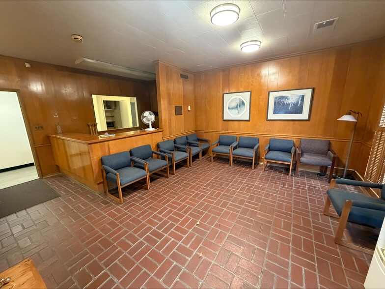 More Photos Of 500 W Eaton Ave, Tracy Medical For Lease