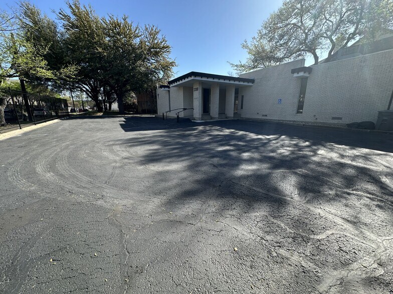 Primary Photo Of 3300 Douglas Ave, Dallas Storefront Retail Office For Lease