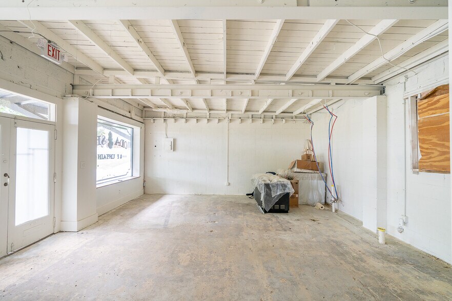 More Photos Of 908 E 35th St, Charlotte Freestanding For Sale