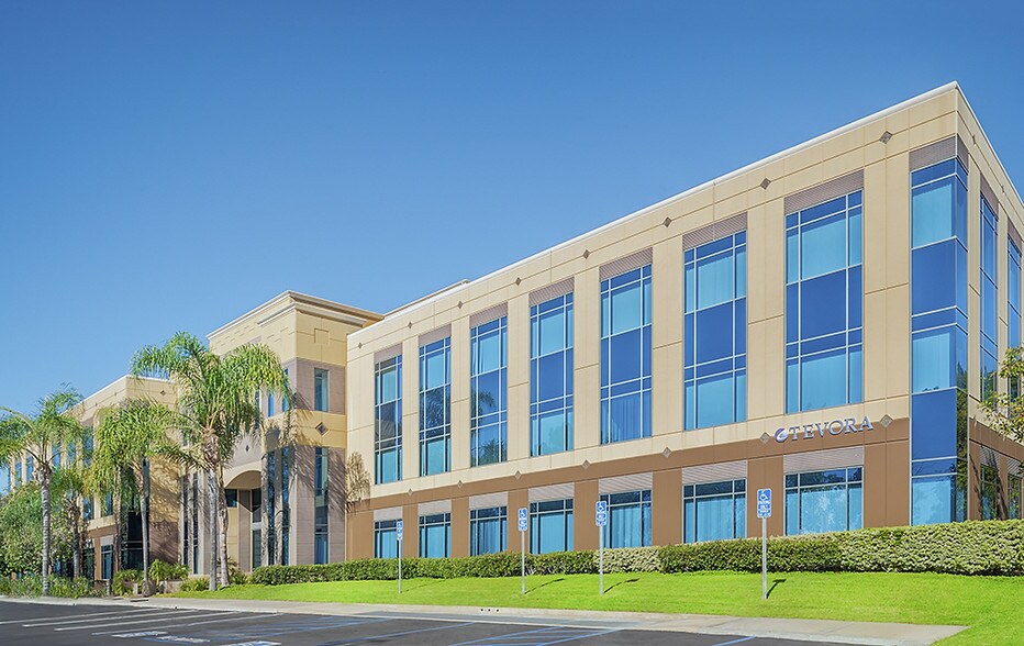 More Photos Of 21 Spectrum Pointe Dr, Lake Forest Light Manufacturing For Lease