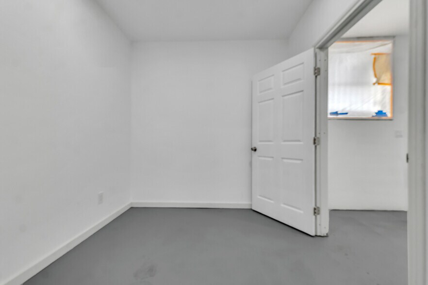 More Photos Of 1626-1640 Pine St, Oxnard Warehouse For Sale