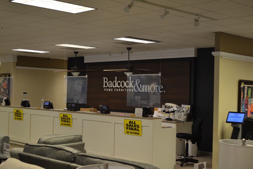 More Photos Of 1401 US Highway 17 N, Fort Meade Freestanding For Sale