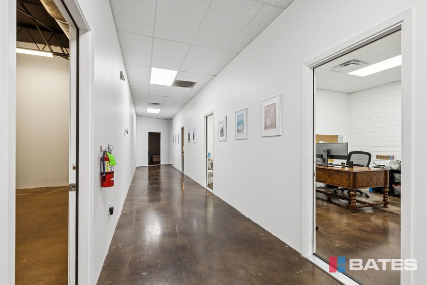 More Photos Of 1835 E Levee St, Dallas Showroom For Lease