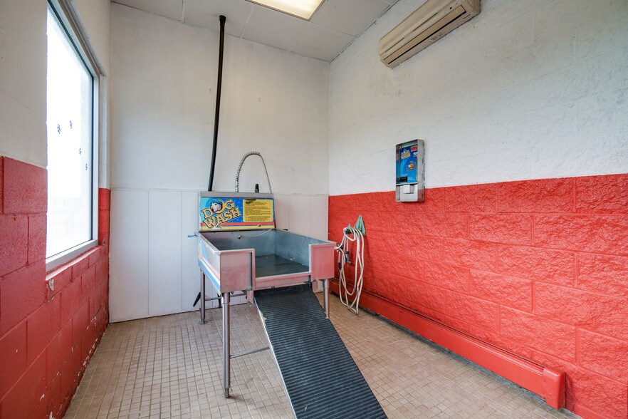 More Photos Of 1000 Shortcut Rd, Marine City Freestanding For Sale