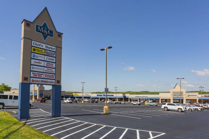 More Photos Of 900 Conference Dr, Goodlettsville General Retail For Lease