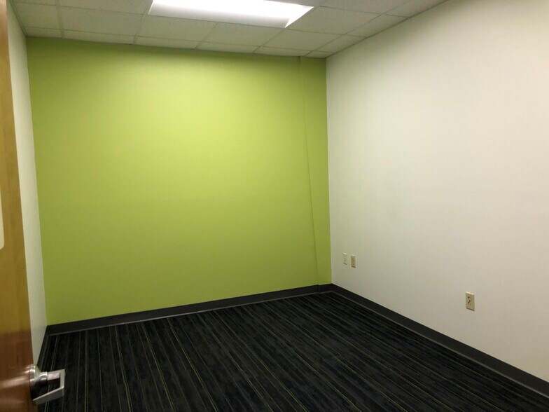 More Photos Of 1384 Remount Rd, Charleston Manufacturing For Lease