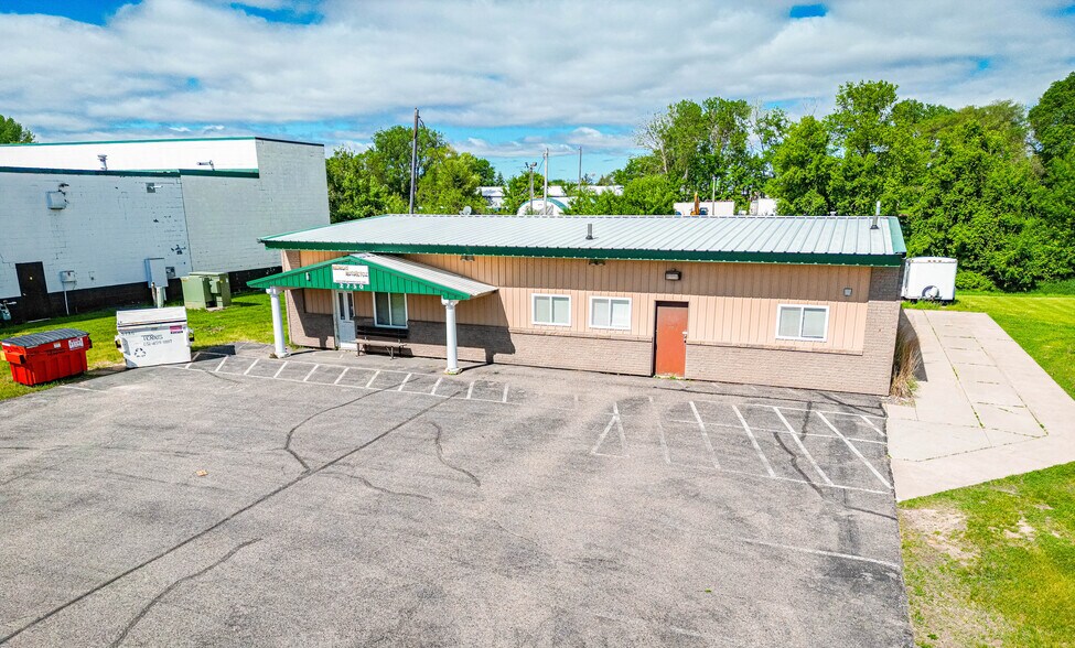 More Photos Of 2750 Millard Ave, Hastings Warehouse For Lease