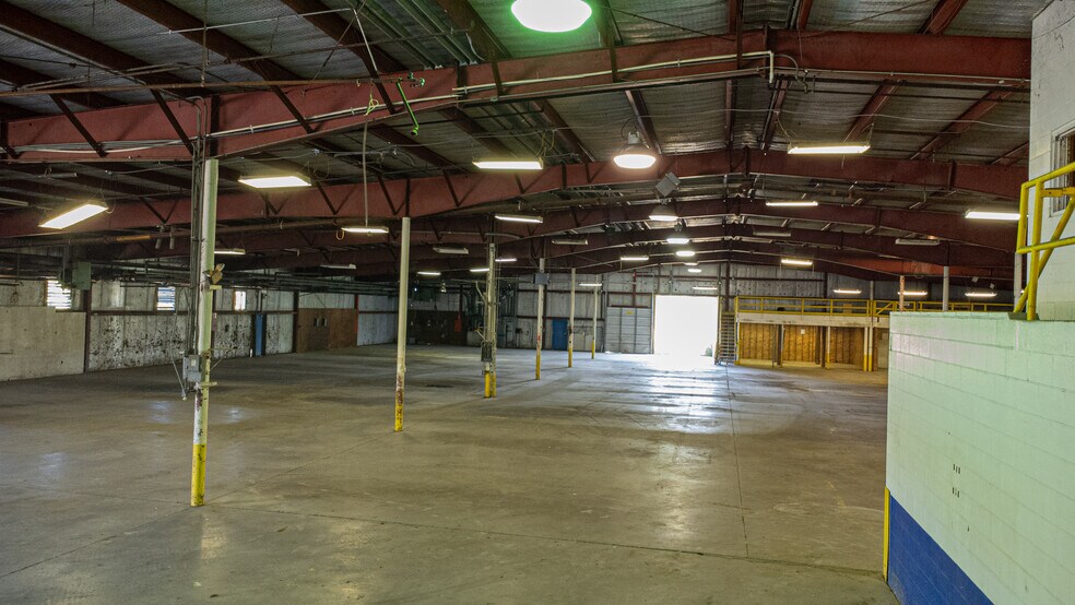 More Photos Of 501 Lakeshore Dr, Kuttawa Warehouse For Sale