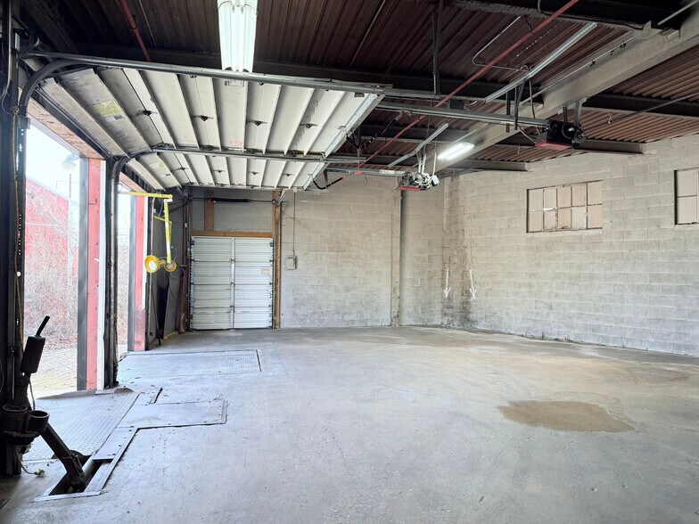 More Photos Of 1140 Garfield Ave, Lancaster Manufacturing For Sale