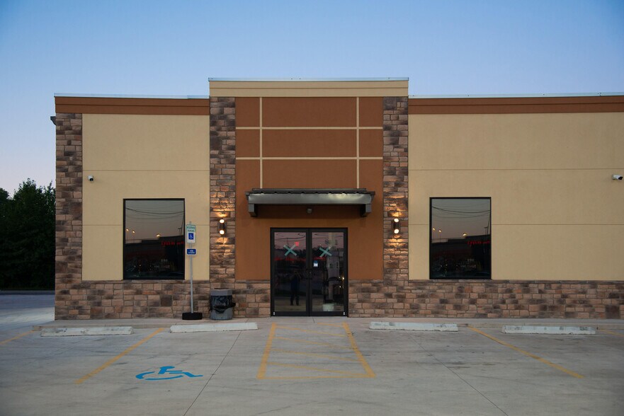 More Photos Of 315 Looney Rd, Piqua Service Station For Lease