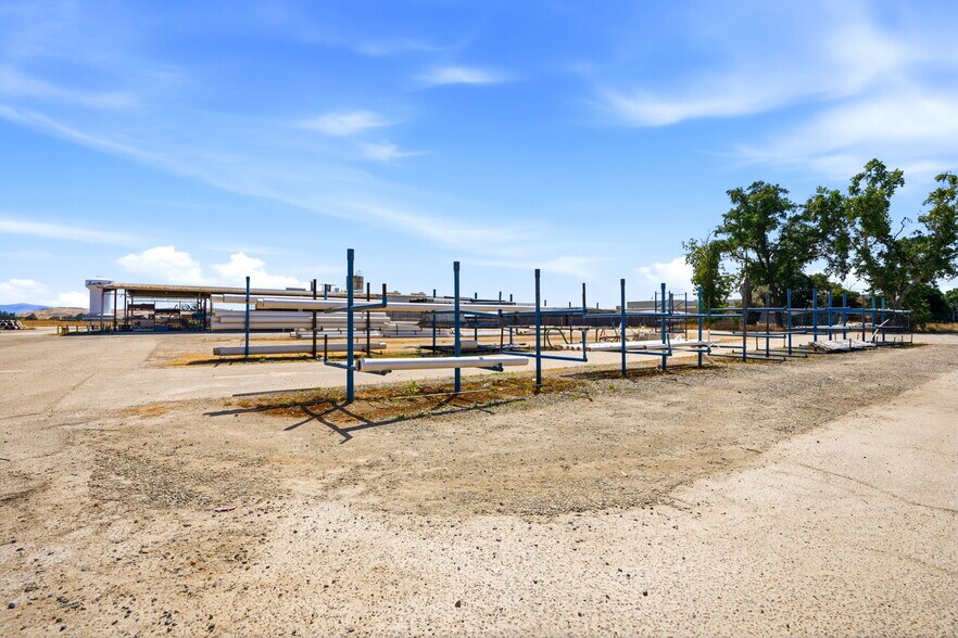More Photos Of 1260 Buttonwillow Ave, Reedley Warehouse For Sale