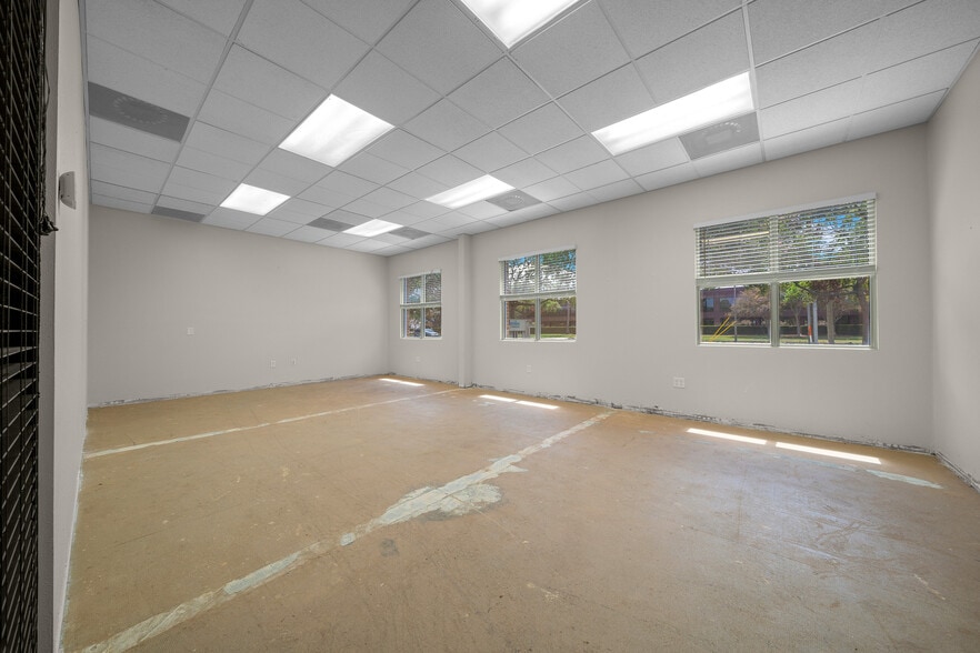 More Photos Of 5885 Central Ave, Saint Petersburg Office For Lease