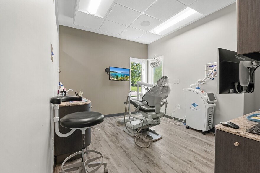 More Photos Of 10800 E 77th Ter, Raytown Medical For Sale