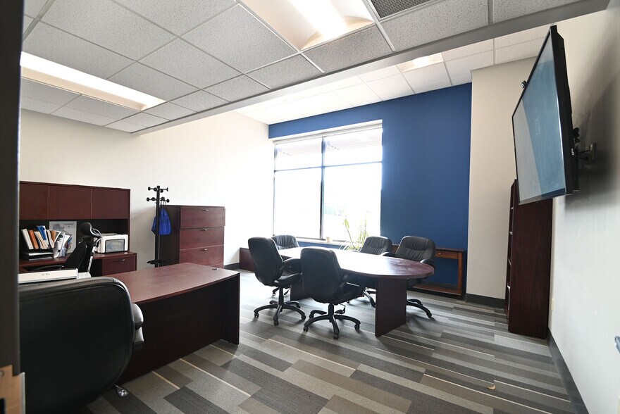 More Photos Of 1730 W North Ave, Milwaukee Medical For Sale