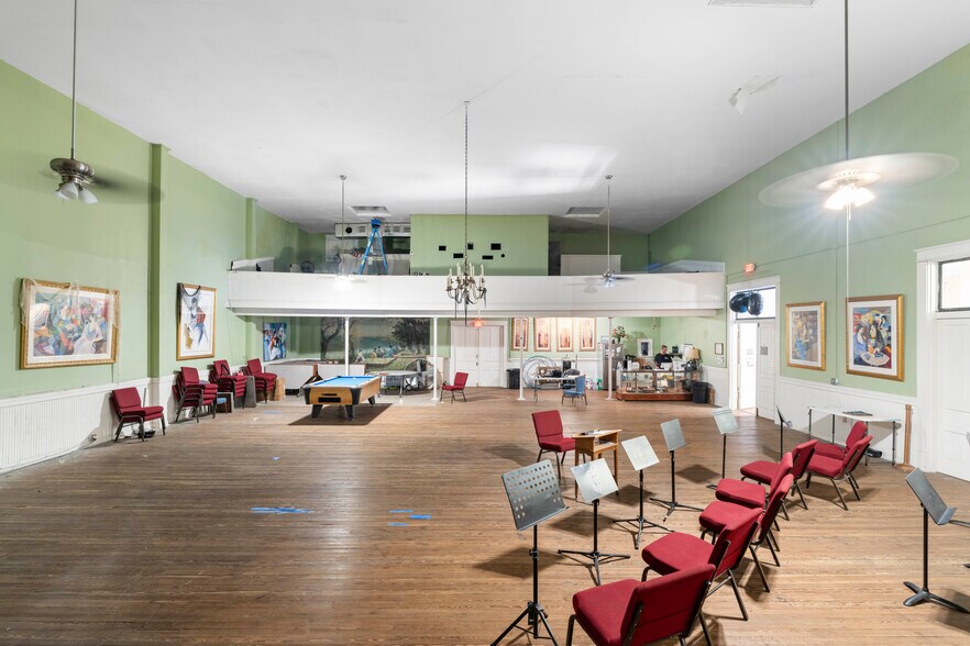 More Photos Of 106 W Oak St, Arcadia Storefront For Sale