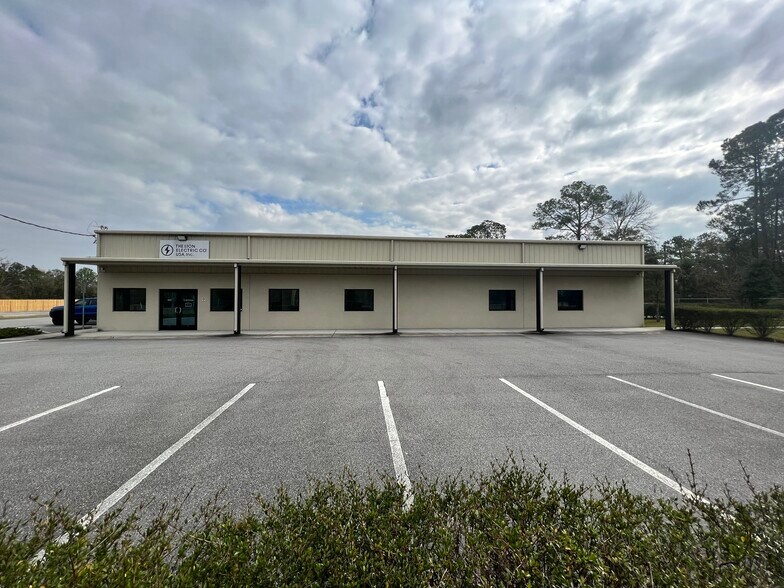 More Photos Of 14353 N Main St, Jacksonville Warehouse For Lease
