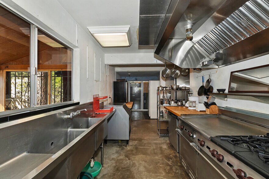 More Photos Of 39167 Rim of the world Dr, Fawnskin Restaurant For Sale