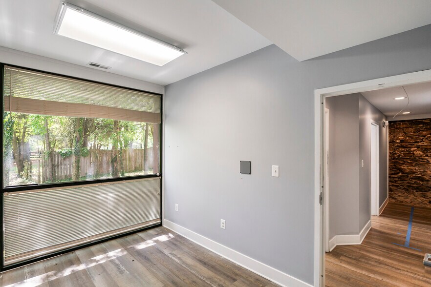 More Photos Of 601 Catoctin Cir NE, Leesburg Specialty For Lease