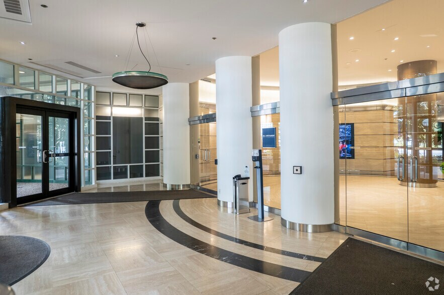 More Photos Of 207 Queens Quay W, Toronto Office Residential For Lease