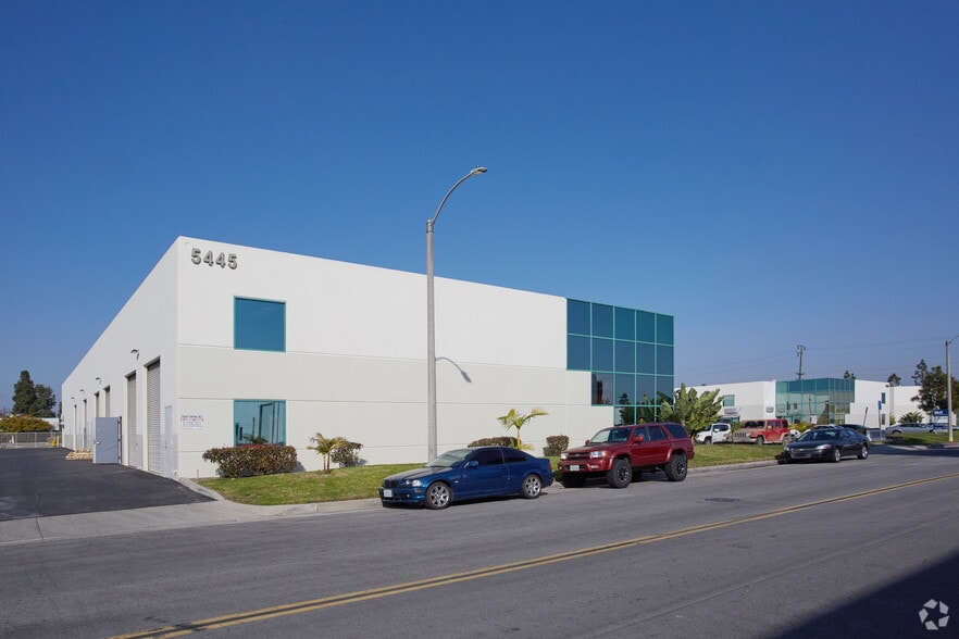 More Photos Of 5445 Oceanus Dr, Huntington Beach Warehouse For Lease
