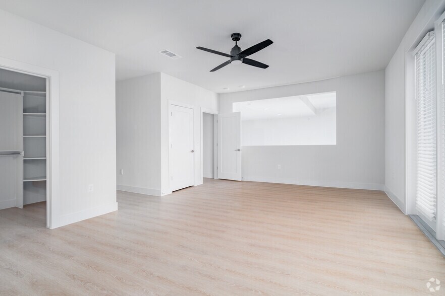 More Photos Of 7910 S New Braunfels, San Antonio Apartments For Lease