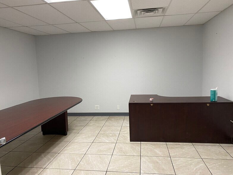 More Photos Of 1720 E 7th St, Odessa Industrial For Lease