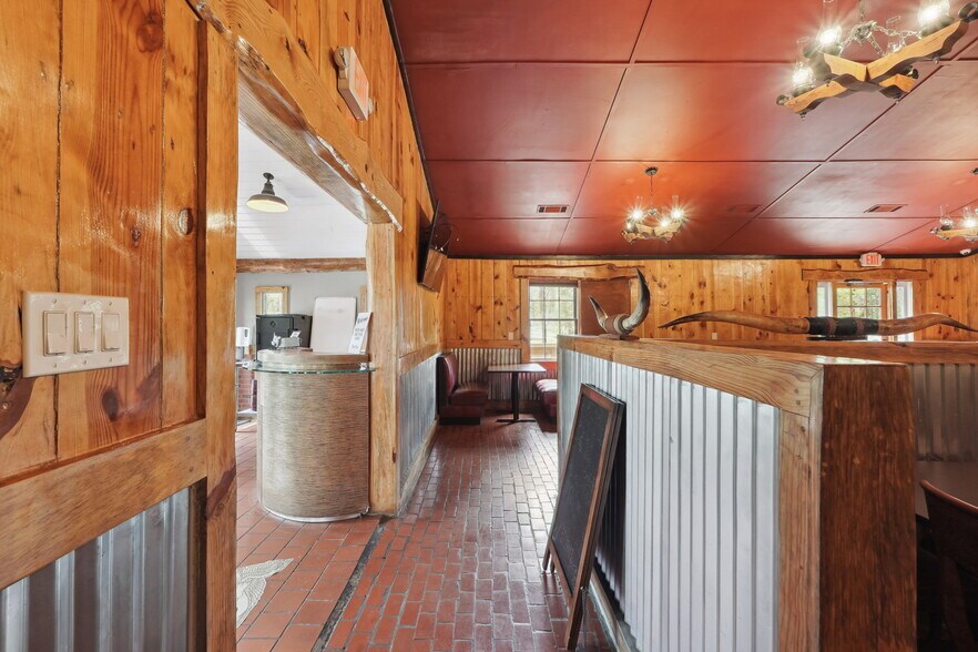 More Photos Of 100 Covered Bridge Rd, Euharlee Restaurant For Sale