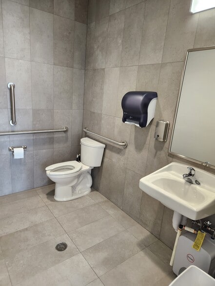 More Photos Of 238 W 4860 S, Murray Office For Lease